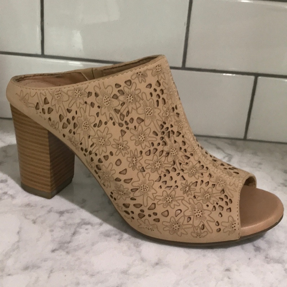 Adorable heels